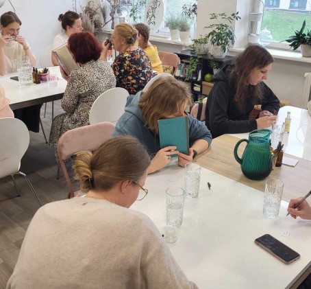 Kvepalų kūrimo dirbtuvės dviems