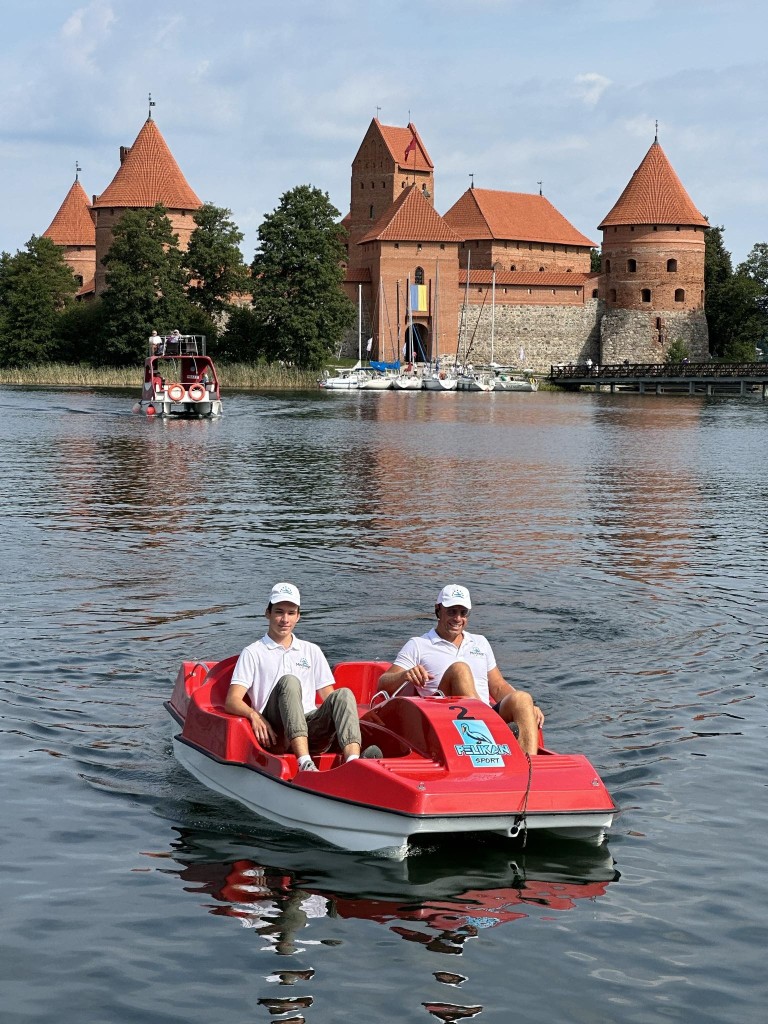 Kelionė dviviečiu ar keturviečiu vandens dviračiu