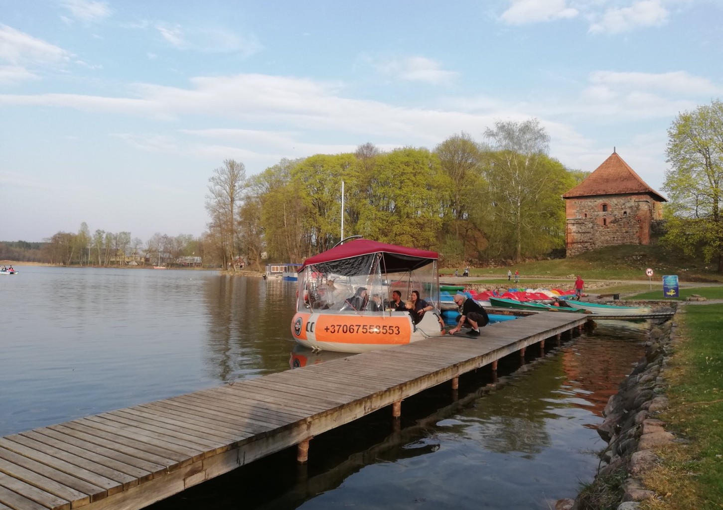 Pasiplaukiojimas „BBQ laivu“ Trakuose kitaip