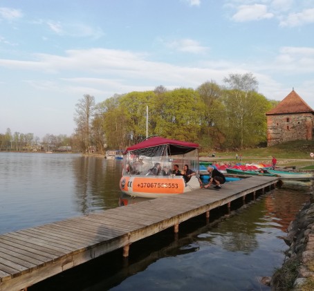 Pasiplaukiojimas „BBQ laivu“ Trakuose kitaip