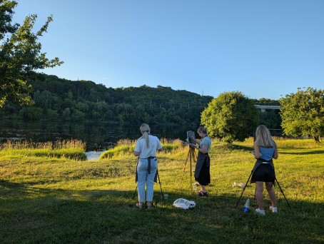 Tapyba po atviru dangumi dviem