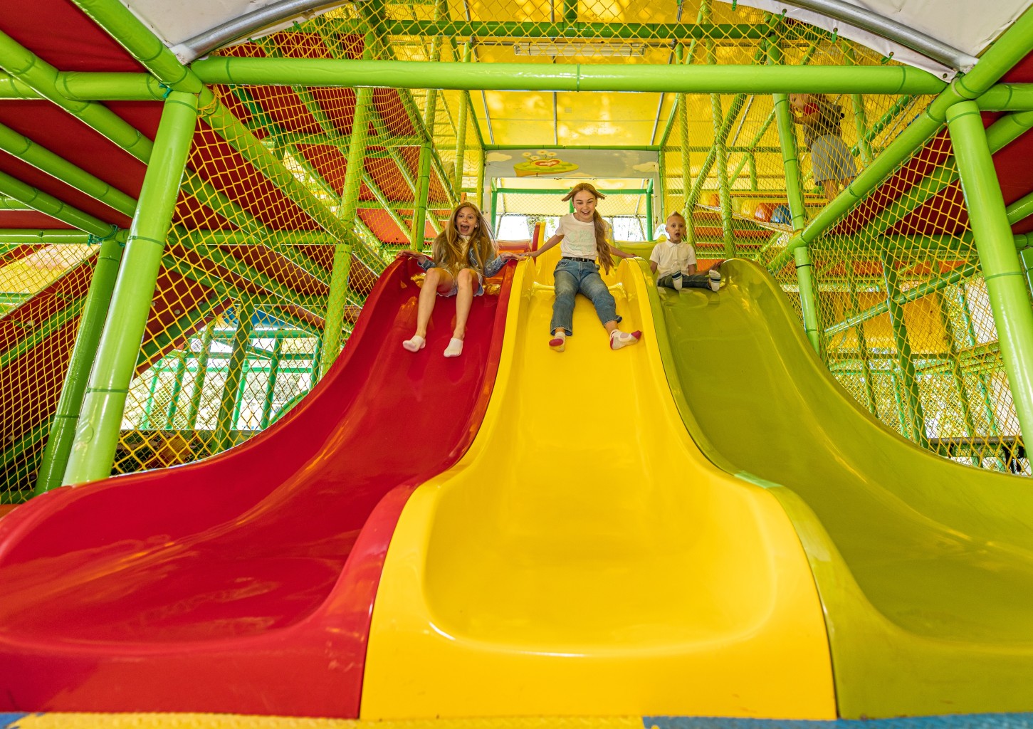 Pramogos „Palangos vasaros parke“: labirintas