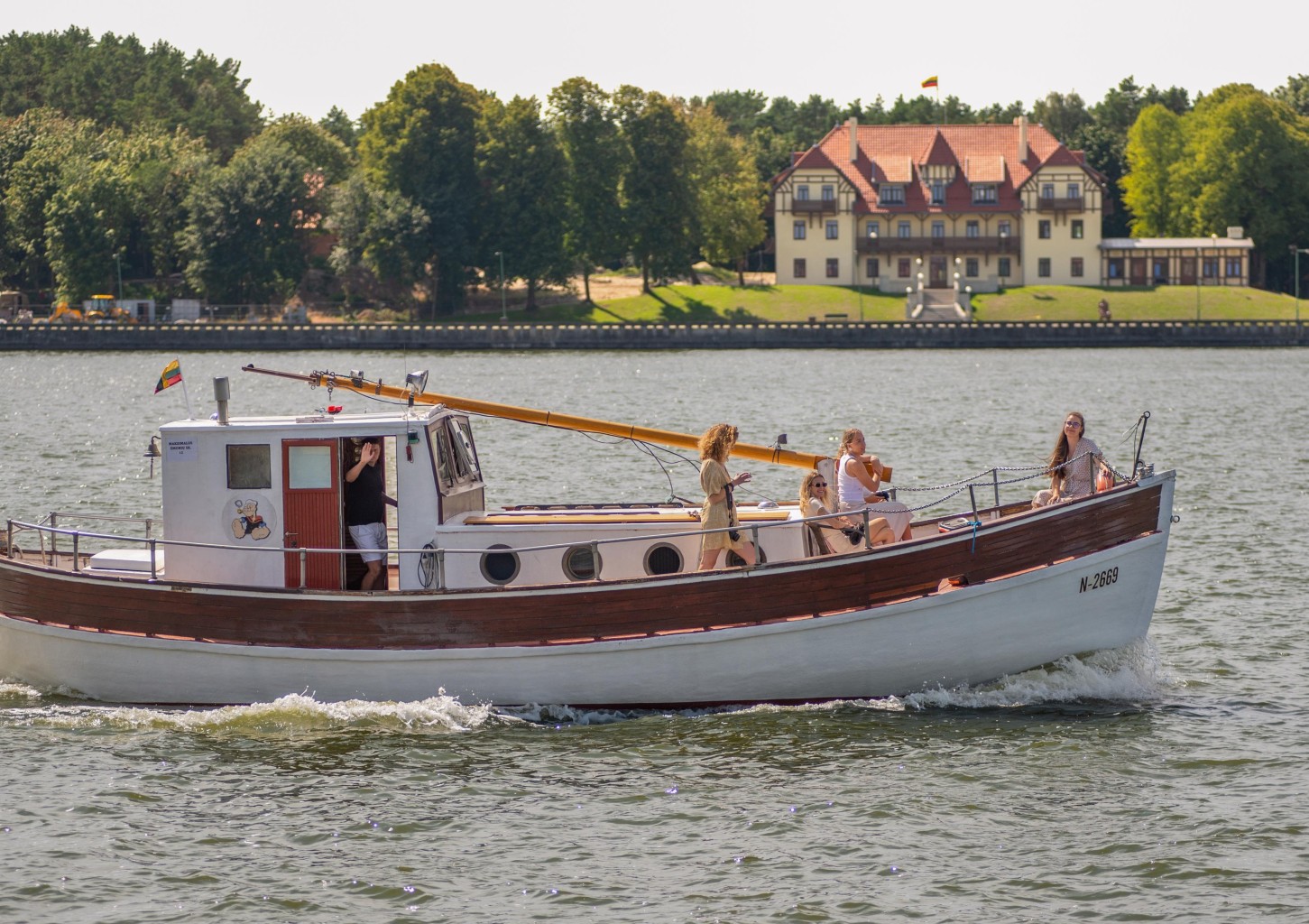 Privatus plaukimas grupei laivu Kuršių mariose