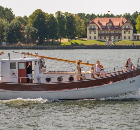 Privatus plaukimas grupei laivu Kuršių mariose
