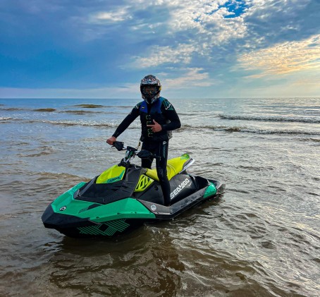 Pasiplaukiojimas išskirtinio dizaino čipuotu vandens motociklu (30 min.)