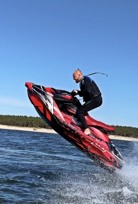 Pasiplaukiojimas išskirtinio dizaino čipuotu vandens motociklu (45 min.)