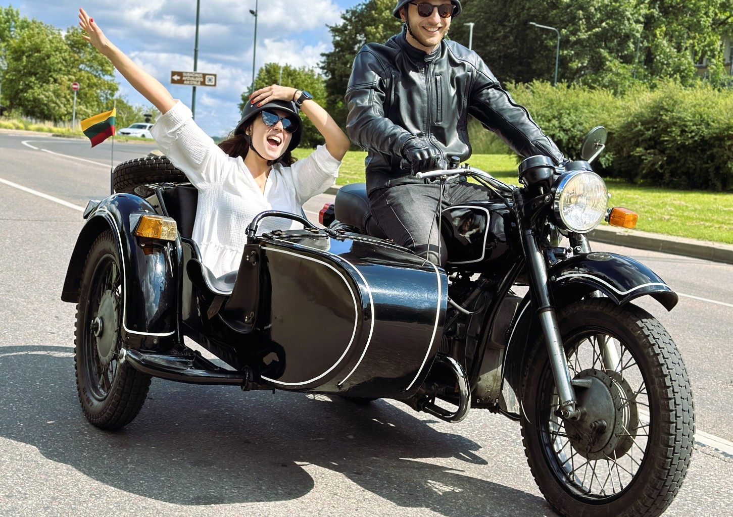 Pasivažinėjimas senovinio motociklo lopšyje