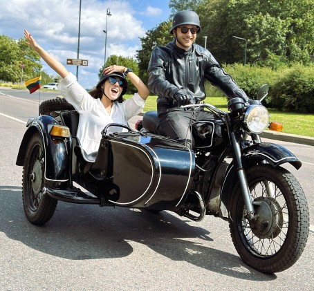 Pasivažinėjimas senovinio motociklo lopšyje