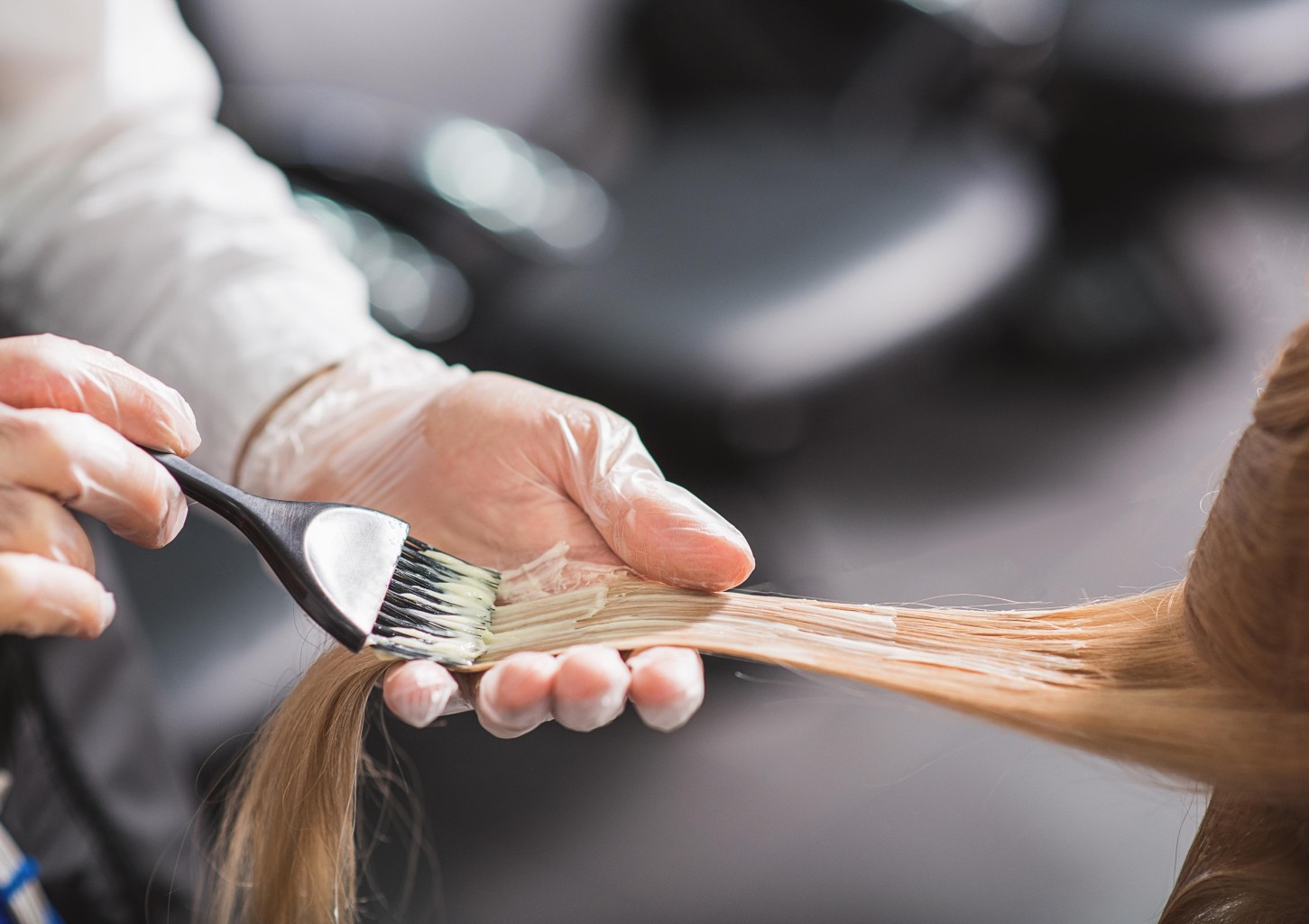 Plaukų dažymas ir kirpimas su stilingu sušukavimu