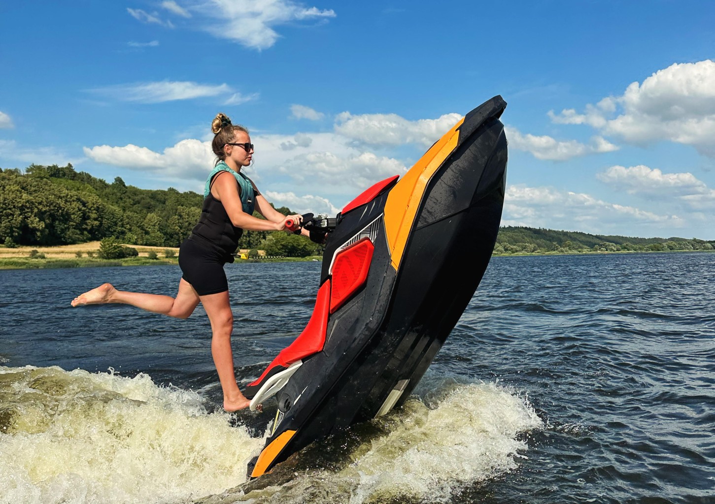 Ekstremalus pasiplaukiojimas vandens motociklu (1 val.)