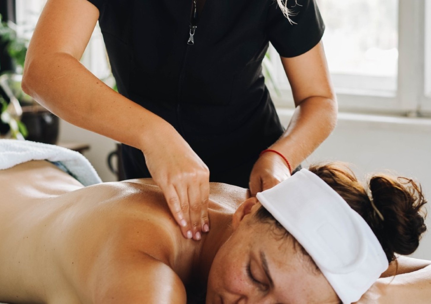 Kūno linijas dailinantis masažas „Grožio žavesys“ 45 min.