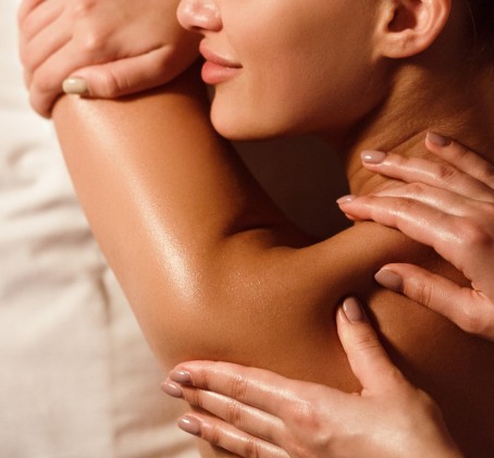 Nugaros ir trapecijos raumenų giluminis masažas