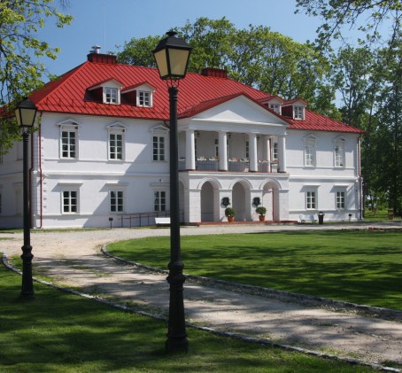 LIUKSO poilsis dvare su SPA ir jodinėjimu DVIEM