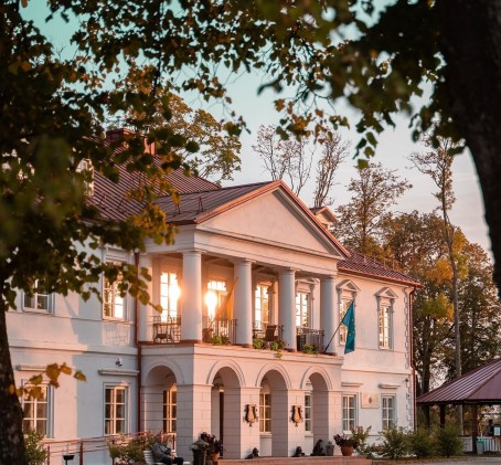 Nakvynė dvare, sporto pramogos ir mini SPA DVIEM