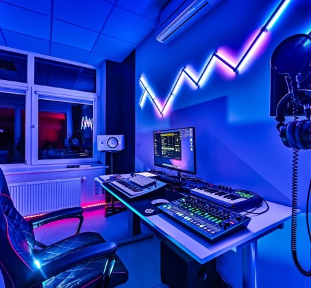 Mergvakaris arba bernvakaris DJ studijoje „ATIK ESUP“