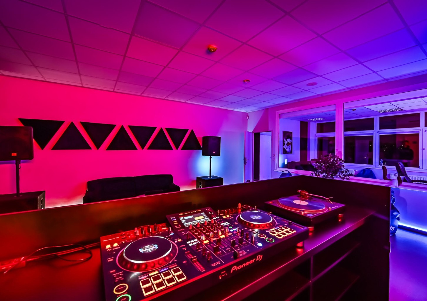 Vaiko gimtadienio šventė DJ studijoje „ATIK ESUP“ su fotografu