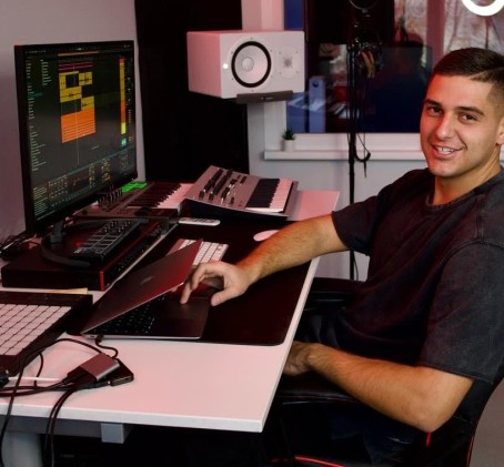 Profesionali muzikos produkcijos pamoka DJ studijoje „ATIK ESUP“