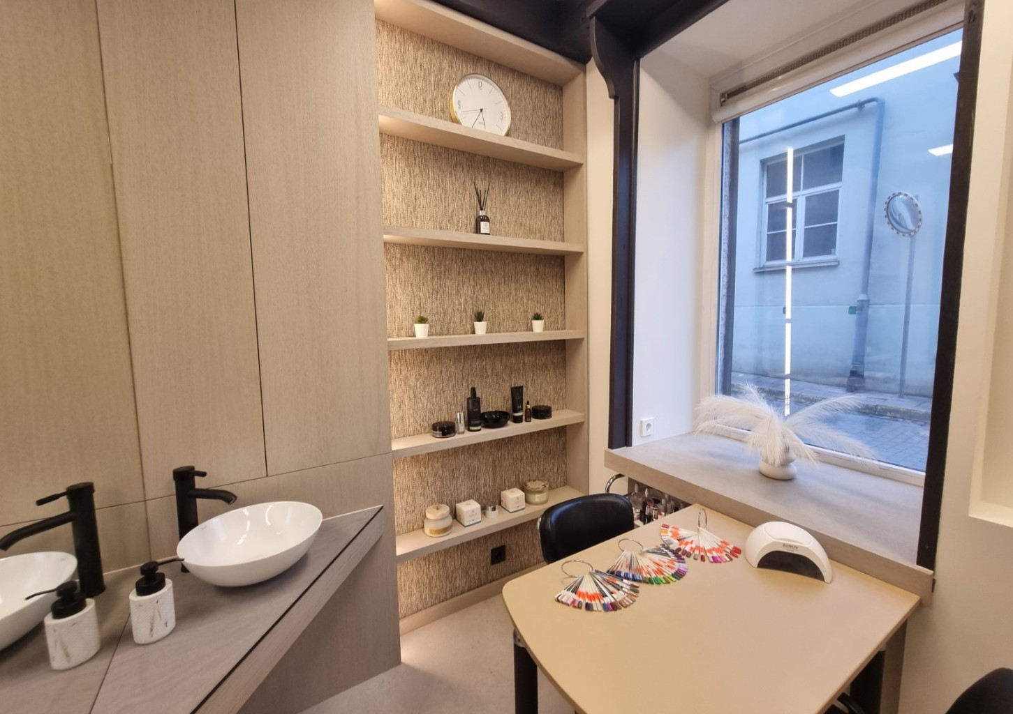 Profesionalus manikiūras + BIO gelis ir ilgalaikis lakavimas