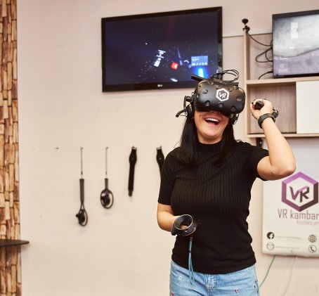 Pramoga su VR akiniais „VR Kambaryje“