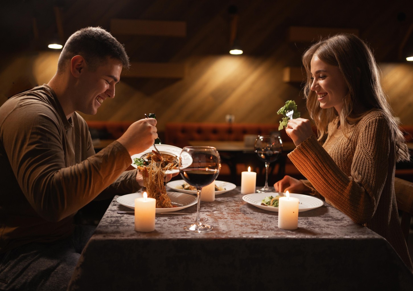 Moderni lietuviška penkių patiekalų degustacinė vakarienė DVIEM