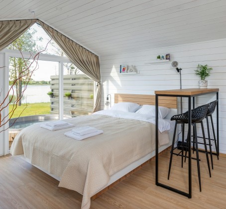 1 naktis namelyje ant ežero kranto DVIEM savaitgaliais