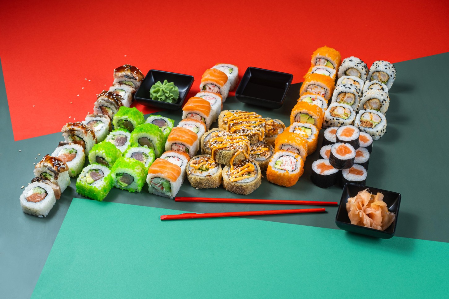 Šventinis 56 vnt. sušių rinkinys restorane „Sushi lovers“