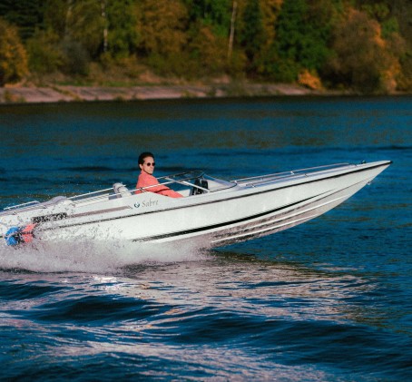 Pasiplaukiojimas legendiniu BMW Plancraft Sabre
