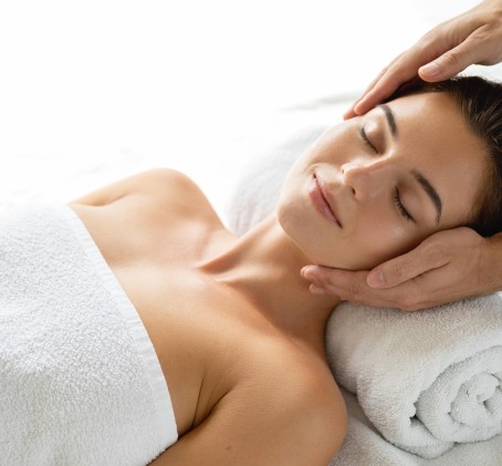 Skaistinanti veido procedūra su vitaminu C (arba fitino rūgštimi)