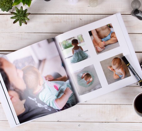 Klasikinė fotoknyga 30x30 formatu su Jūsų nuotraukomis ir tekstais