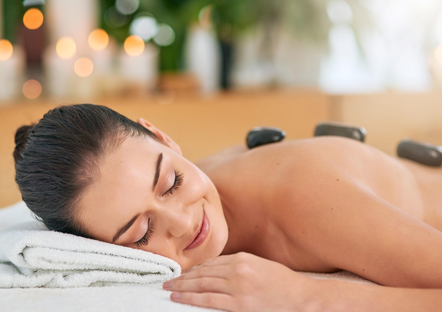 Masažas karštais akmenimis klinikoje „YOU“