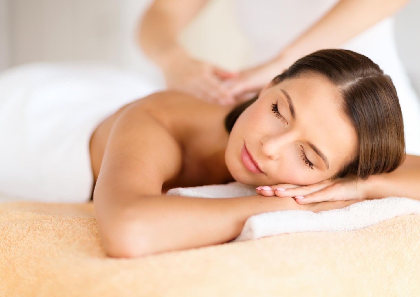 Atpalaiduojantis viso kūno masažas klinikoje „YOU“