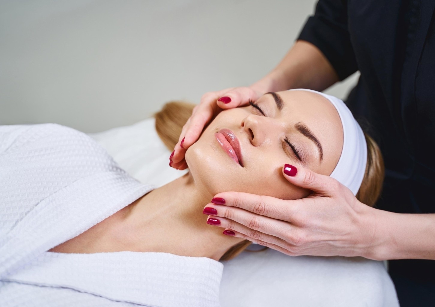 Jauninanti ir odos stangrumą atstatanti procedūra