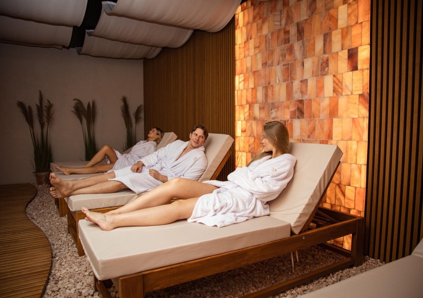 Poilsis baseino ir pirčių erdvėje SPA „Aušra“ su masažu DVIEM