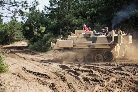 Ekstremalus pasivažinėjimas tankodrome dviem