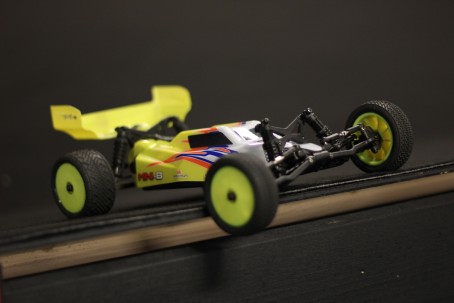 RC Buggy – adrenalinas bekelės trasoje