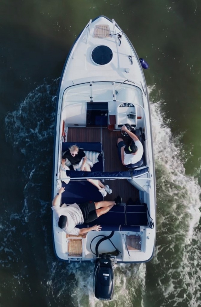 Plaukimas greitaeigiu kateriu „Vellamo“ po Klaipėdos ir Kuršių marių maršrutą