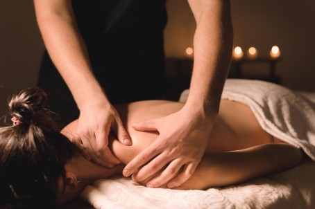 Gydomasis viso kūno masažas „Kauno Masažo klinika“