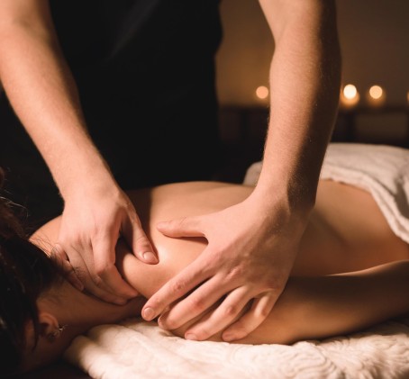 Gydomasis viso kūno masažas „Kauno Masažo klinika“