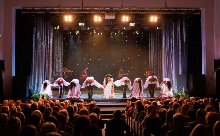 Pasirinktas spektaklis 3 asm. ŠEIMAI „Naujajame Teatre“