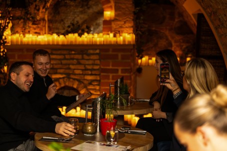Vakarienė tūkstančio žvakių šviesoje „Candlelit Dinner“ 1 asm.