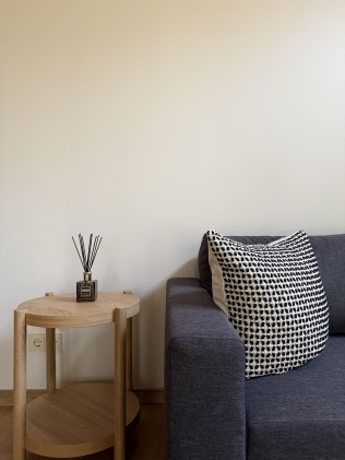 Nakties poilsis „Miško kortai“ namelyje su atskiru miegamuoju 3 asm.