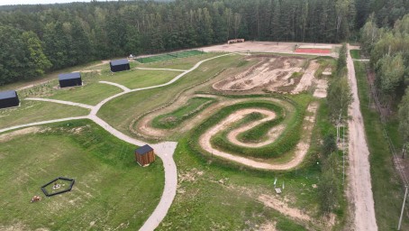 Pasivažinėjimas elektriniais motociklais su instruktoriumi (60 min.)