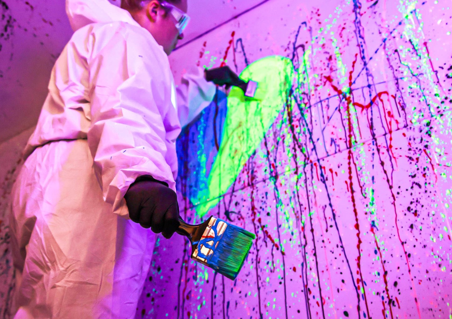 Ištaškyk emocijas spalvų kambaryje „Paleisk“