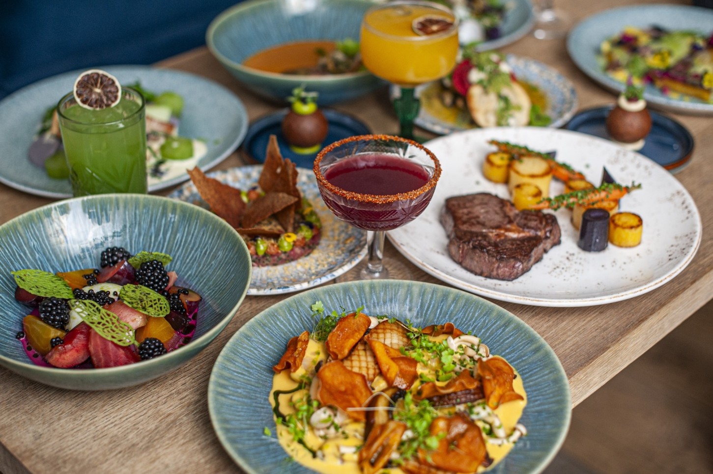 3 patiekalų vakarienė restorane „Botanist“ dviem