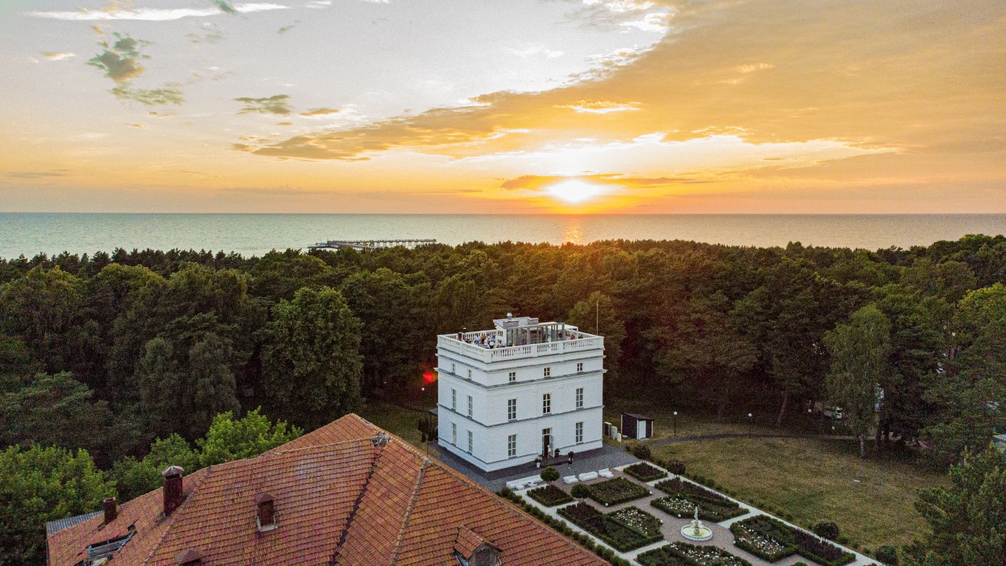 Naktis viešbutyje „Vila Komoda“ dviem + vakarienė