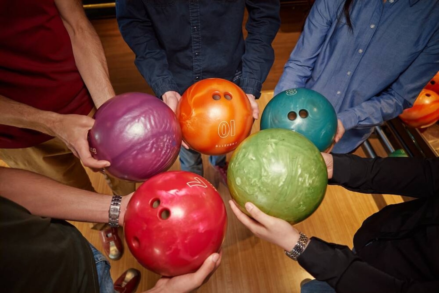 Boulingo žaidimas + „Arcade“ pramogų zona 6 asm.