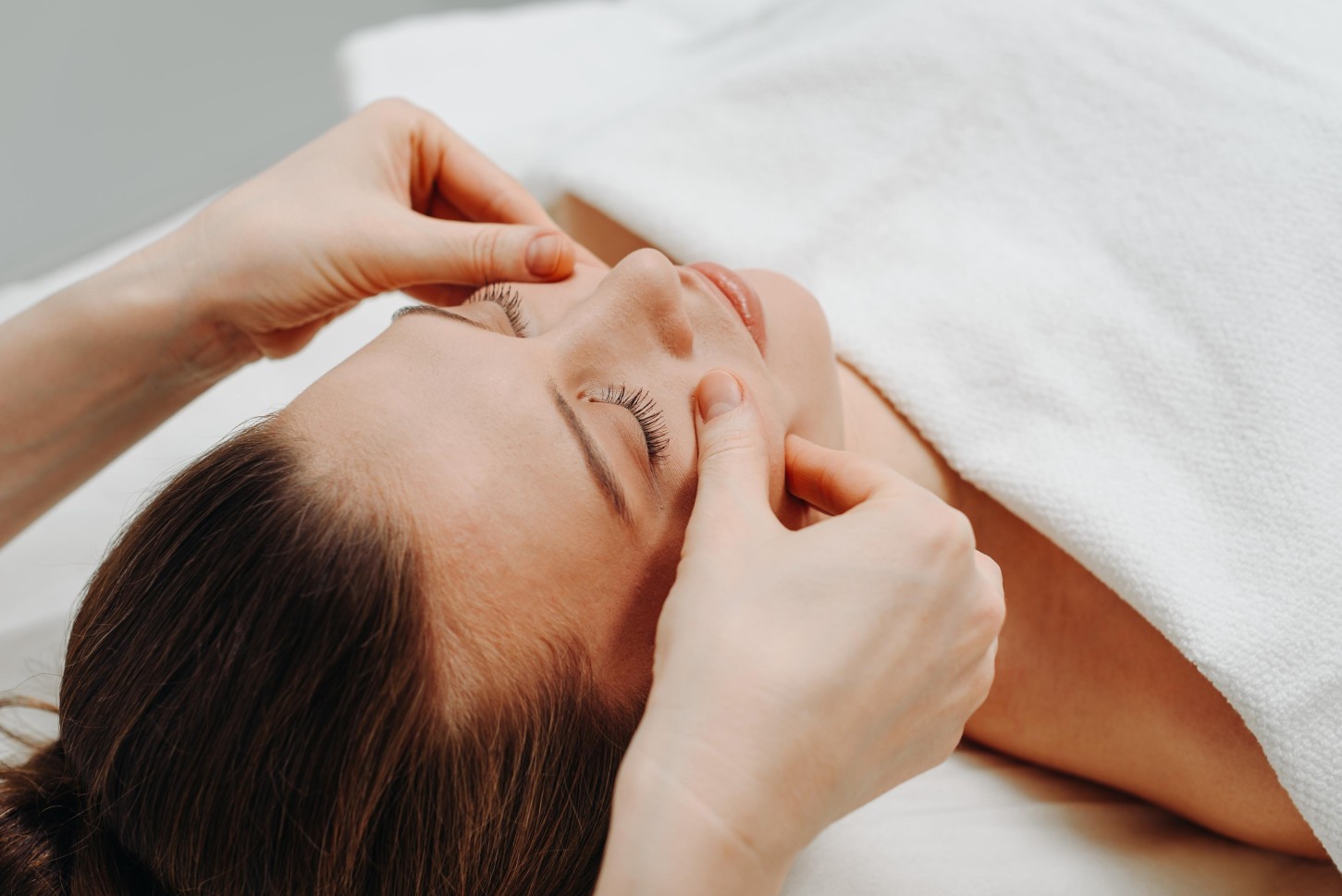 Veido limfodrenažinis masažas + kaukė