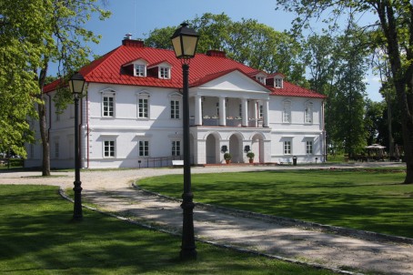 LIUKSO poilsis dvare su SPA ir jodinėjimu DVIEM