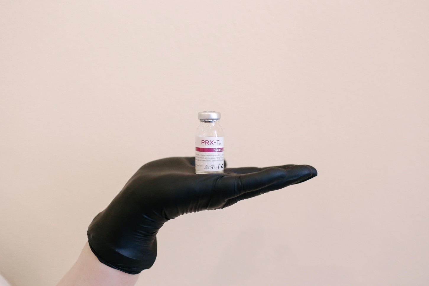 PRX-T33 – neinvazinė biorevitalizacija veidui, kaklui ir dekoltė + DOVANA