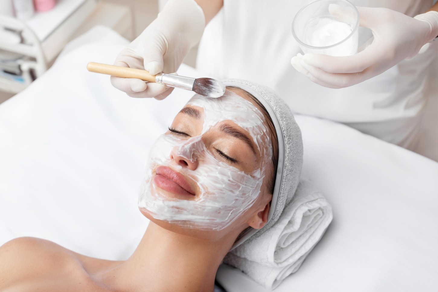 Jaunystę išsaugojanti regeneruojanti veido procedūra su gintaro rūgštimi